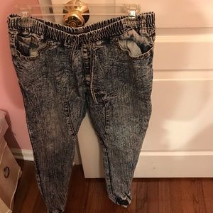 Jeans fashionable with draw strings